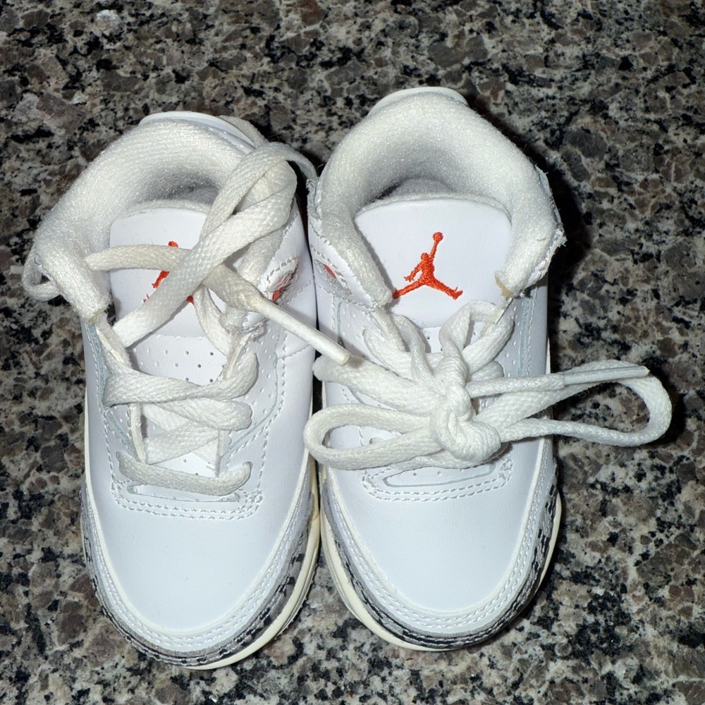 Jordan Baby Sneakers in White and Orange Georgia Peach 4C